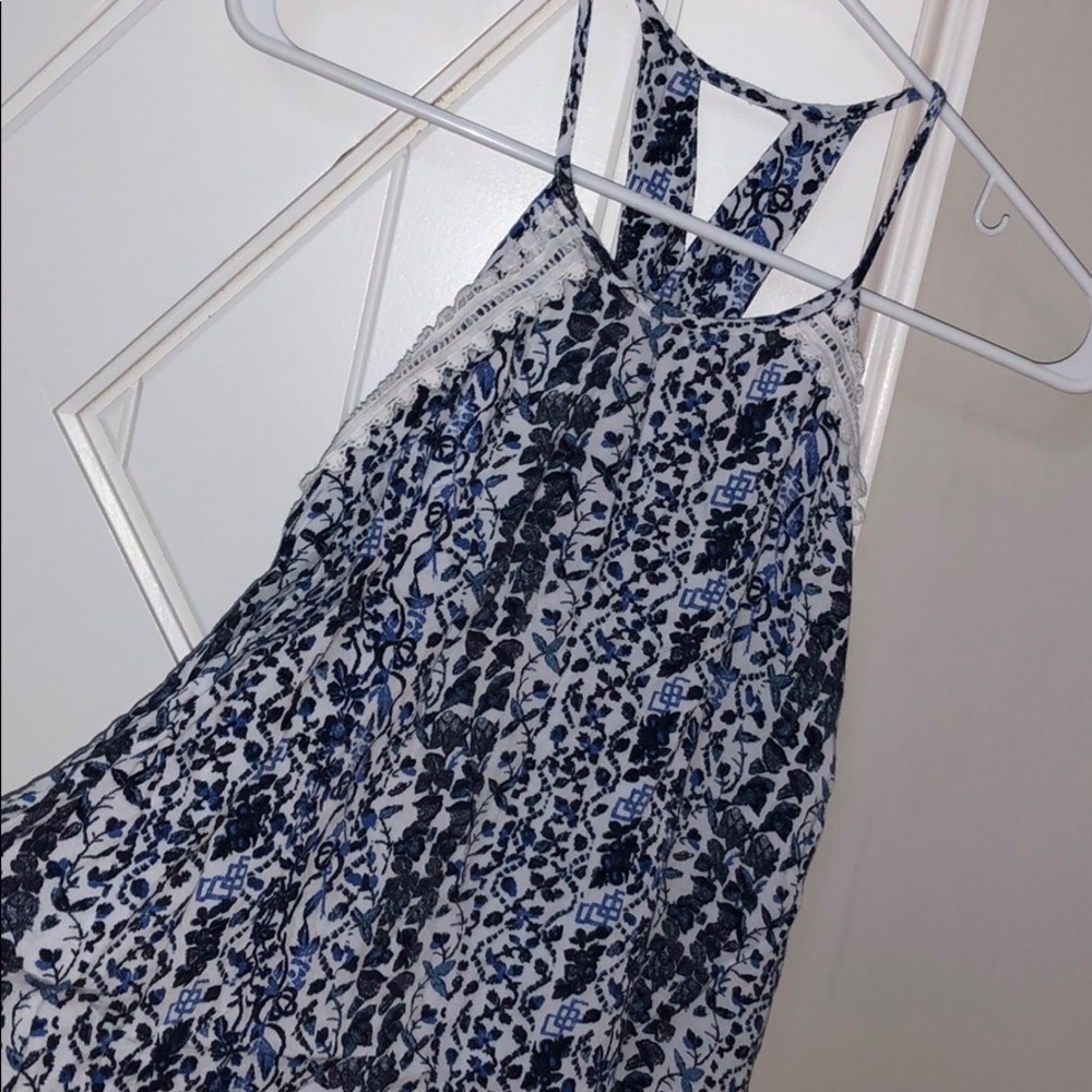 Blue and white pattern tank perfect for summer
